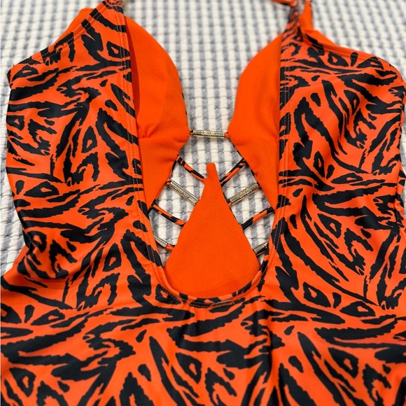 NWT XOXO Wild Side Strappy Cutout Orange and Black Patterned Swimsuit M - Picture 7 of 10